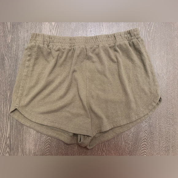 FP BEACH Pants - NWOT FP BEACH OLIVE GREEN LIGHTWEIGHT SHORTS - Size XL SKU:382